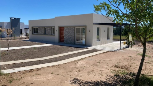 Casa en Venta,  Alquiler en Barrio parque Altos Arrayanes, Mercedes, Soriano