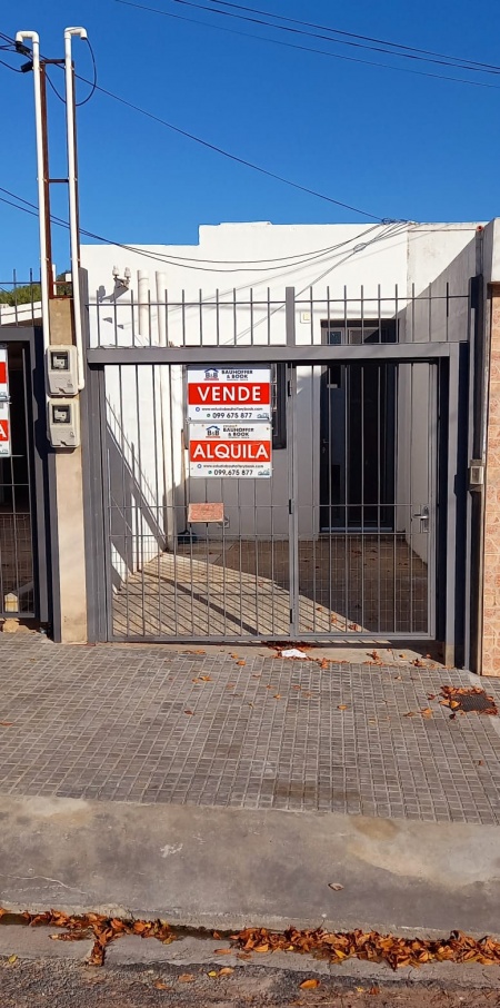 Casa en Venta,  Alquiler en zona terminal, Mercedes, Soriano