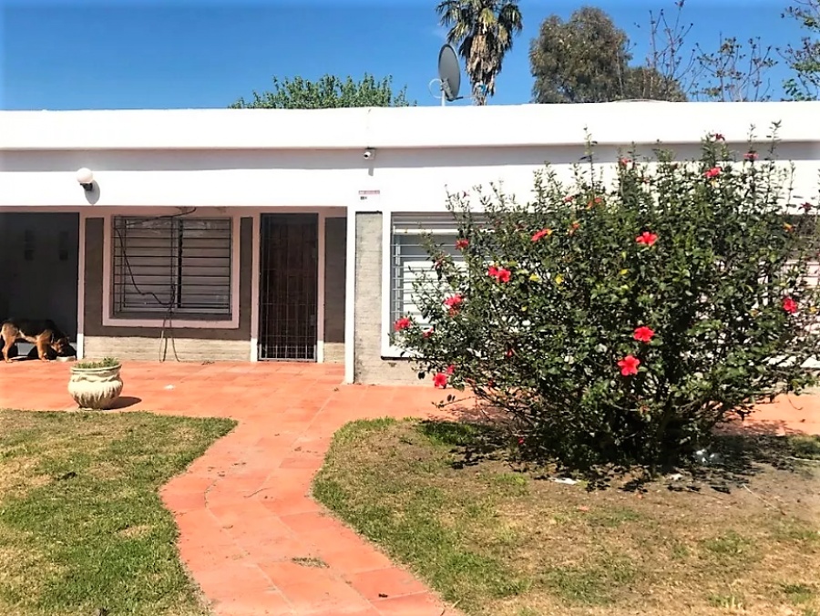 LINDA CASA CON MONOAMBIENTE MUY CERCA DE LA PLAYA Casas en Venta en