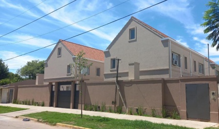 TRIPLEX en Venta en Lomas De Zamora, Buenos Aires