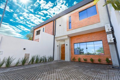 Dúplex en Venta en Limpio, Central