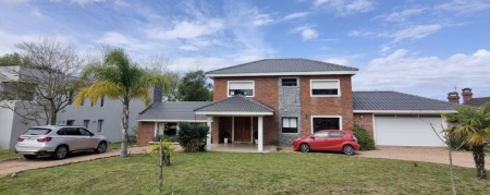 Casa en Alquiler en Colinas de Carrasco, Barrio Privado Carmel, Canelones