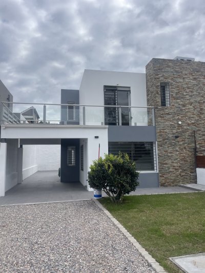 Casa en Alquiler en Lomas de Solymar, Ciudad de la Costa, Canelones