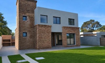 Casa en Venta en Lomas de Solymar, Ciudad de la Costa, Canelones