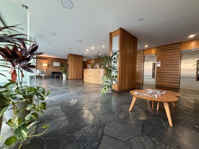 Apartamento en Venta,  Alquiler en La Península, Punta del Este, Maldonado