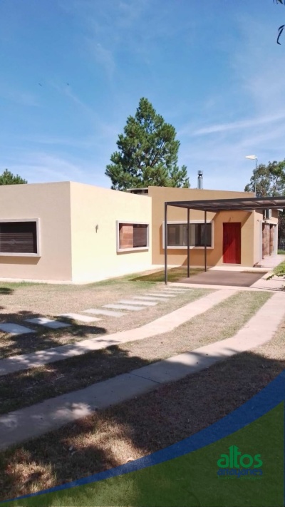 Casa en Venta,  Alquiler en  Altos Arrayanes Barrio Parque, Los Arrayanes, Soriano