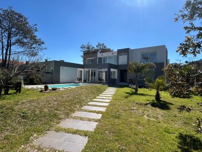 Casa en Alquiler en El Pinar, Ciudad de la Costa, Canelones