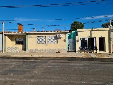 Casas y Apartamentos en Venta en Mercedes, Soriano
