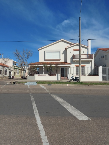 Casa en Alquiler en Mercedes, Soriano