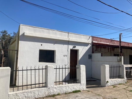 Casa en Alquiler en Barrio Artigas, Mercedes, Soriano